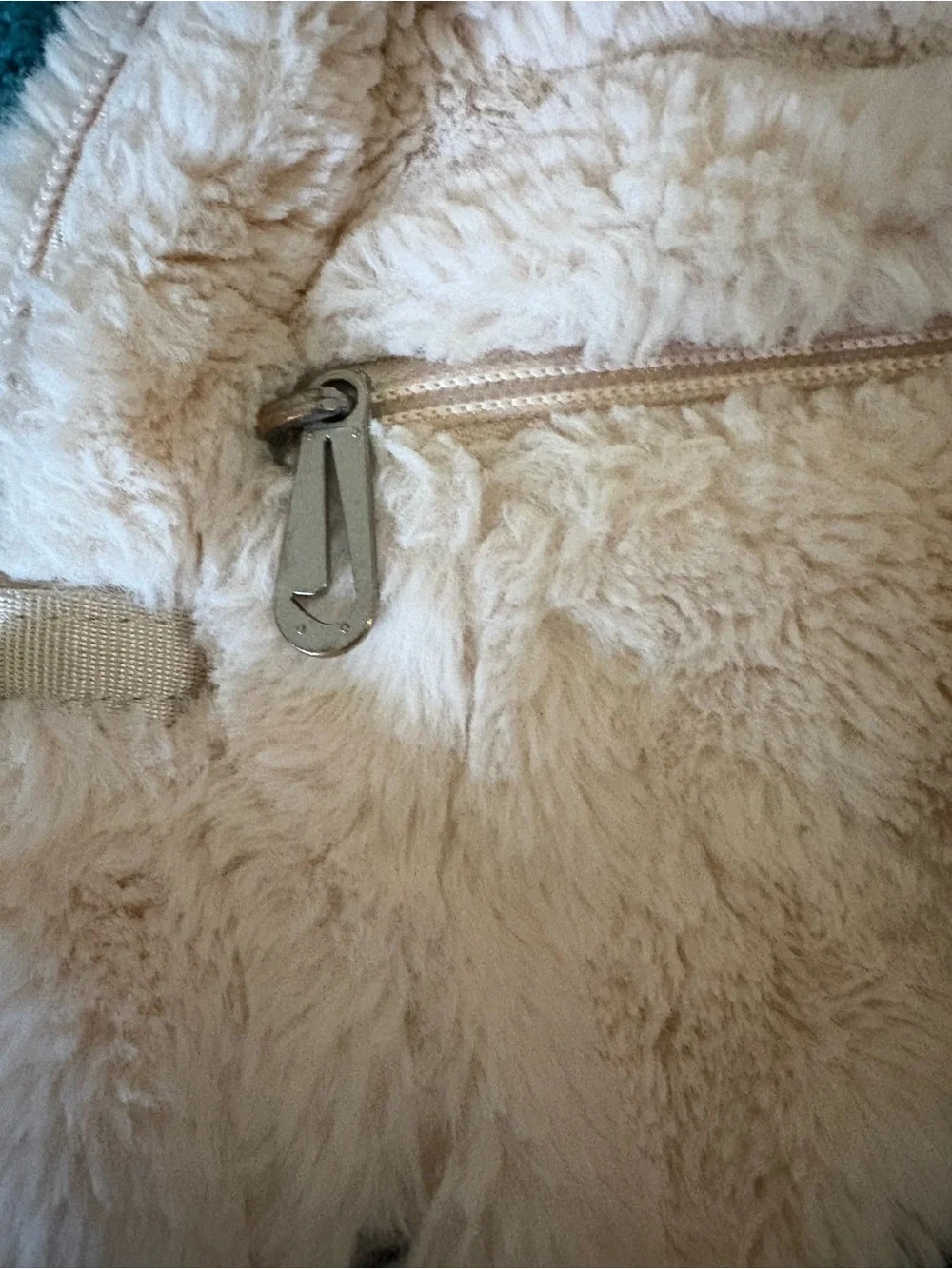 cNike Sportswear Futura 365 Faux Fur Mini Backpack